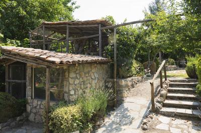 Roxani Farmhouse Getaway With Pool
