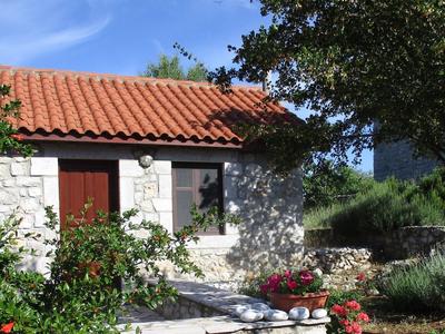 Holiday Home With Garden in Leonidio