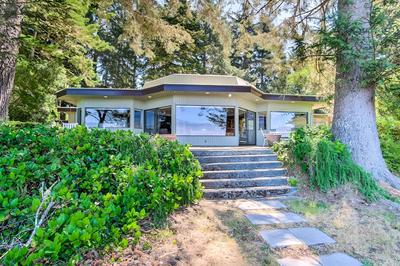 Enchanting Coos Bay Sanctuary w/ Lush Views!