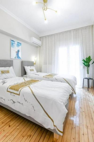 Luxury 4 by OTOTO