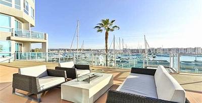 Luxury Space In the Marina
