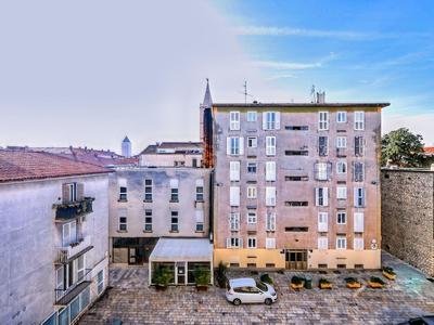 Modern Holiday Home With Balcony in old Town