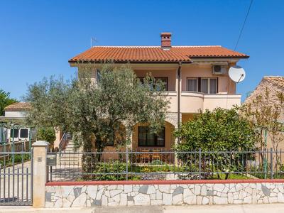 Apartment in Pula Near the Sea