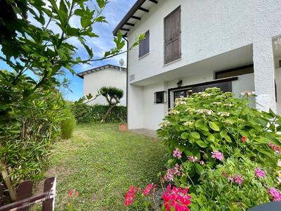 Colorful and Stylish Villa With Shared Pool and Private Garden by Beahostrentals