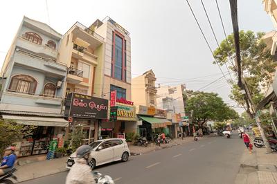 RedDoorz near Tan Huong Market