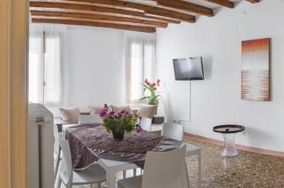 Accademia Charm 4 by Wonderful Italy