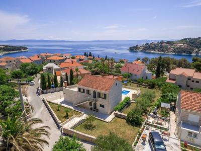 Villa in Sumartin Near the Beach & Ferry Port