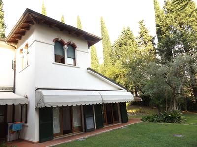 Exclusive Villa Dipped in a Wide Private Park, big Pool, on the Garda Lake