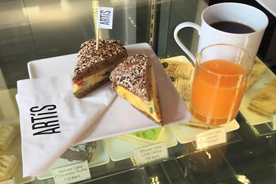 White House Asoke Sukhumvit 18