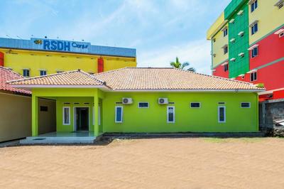 OYO 2859 Fatan Costel Syariah