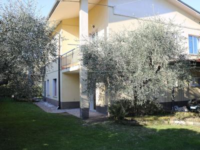 Lazise Serene Garden Escape