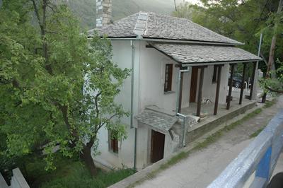Split-level house in East Pelion