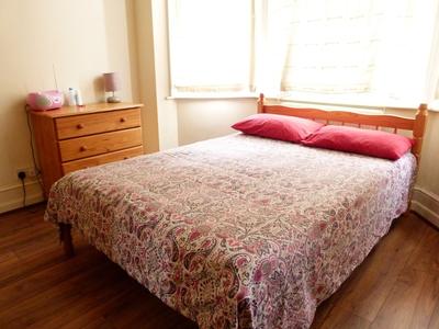 SS Property Hub - Family Apartment Barons Court