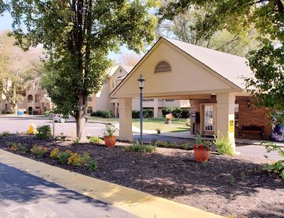 Downtown Metro Frontenac 2 BR new Apartment max 6p