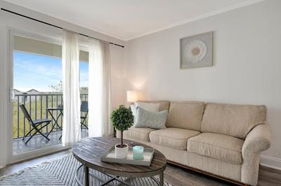 Seaside Luxury Oasis with balcony