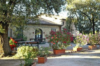 Apartment in Montaione With Carport
