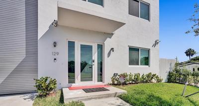 3-storey Home with Beautiful Lake View
