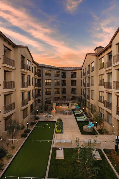 Rooftop Pool-Walk 2 shops-Dining-C4404