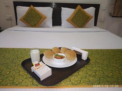 Golden Palm Suites