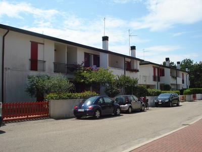 Villa in Front of the Pedestrian Area With Pool
