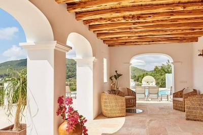 Villa Can Prats, Luxury Villa Surrounded by Nature