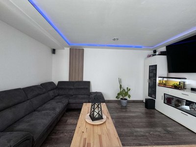 Spacious Retreat for 12 With Spa Option