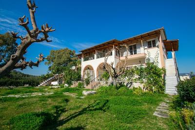 Family Private Homes with Sea View