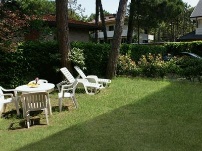 Cozy Flat With Private Fenced Garden a few Steps From Lignano Sabbiadoro Beach