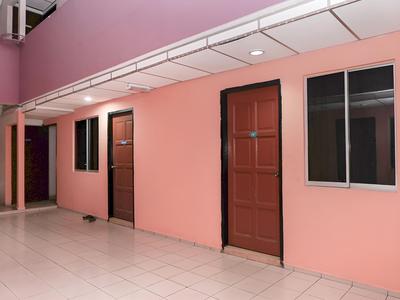 OYO 90167 Hotel Tiara