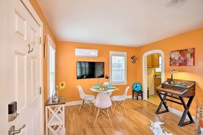 7 Mi to Downtown: Long Beach Bungalow w/ Patio!