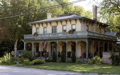 Iron Amethyst Inn   Boutique Hotel