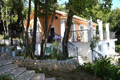 Lazzaro Apartments