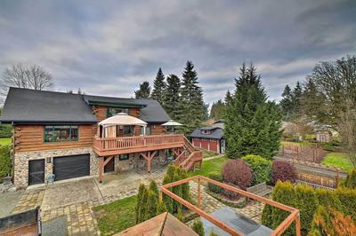 Modern Edgewood Home Near Tacoma w/ Deck!