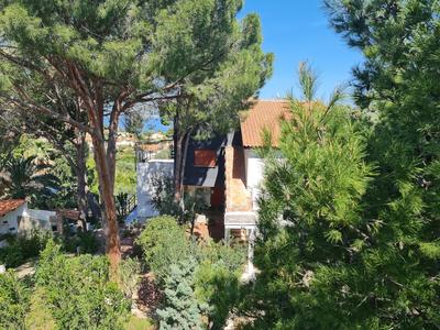 Panoramic Villa Near The Sea