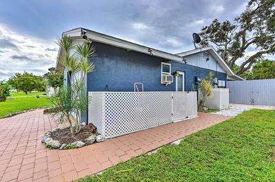 Convenient Sarasota Studio w/ Lush Backyard!