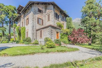 Villa Guzzi in Mandello del Lario