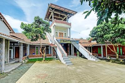 OYO 3355 Homestay Syariah Asyuban