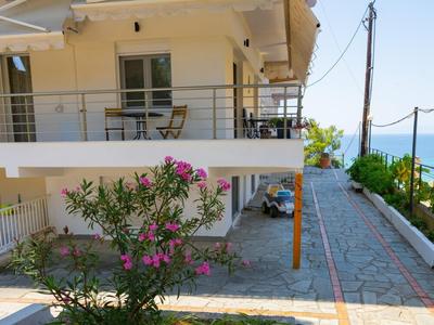 Zoe Seaview Apartment by Rentals Pro