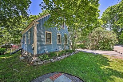 Charming Cottage w/ Patio, Walk to Boothbay Harbor