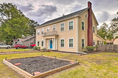 1920s Corsicana Home: Group Getaway Near Downtown!
