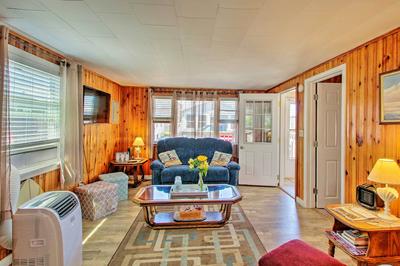 Cozy Hampton Cottage - Walk to Beaches & Marina!