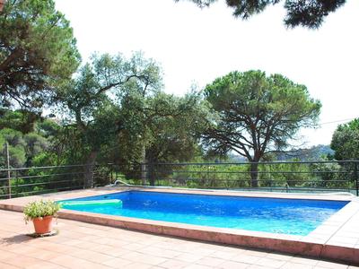 Peaceful Villa in Canyelles With Swimming Pool