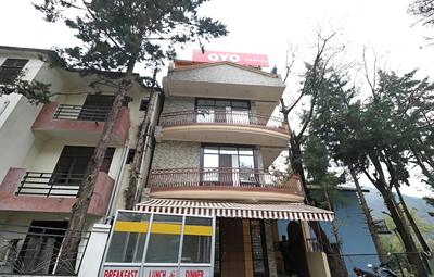 OYO 28173 Hotel Reeva