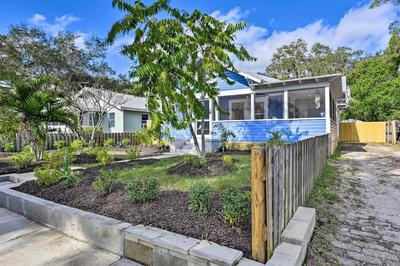 Bright Bradenton Retreat: 1 Mi to Downtown!