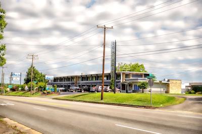 Riverside Inn and Suites