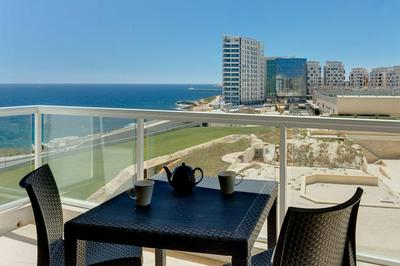 Stunning Seaview Apartment, Wifi