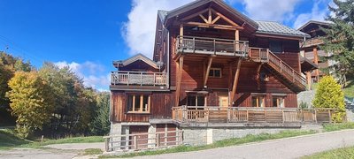 Spacious Chalet Near Ski Slopes