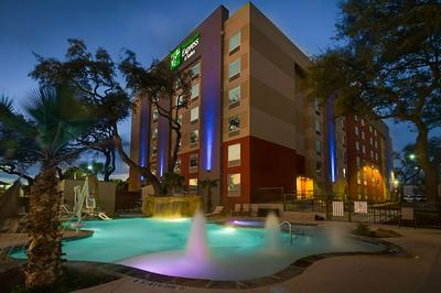 Holiday Inn Express & Suites San Antonio Medical-Six Flags by IHG