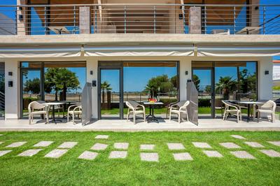 Aliston Deluxe Living - Adults Only