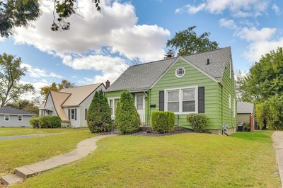 1 Mi to Dtwn Burlington: Modern Home w/ Yard!